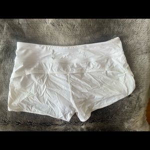 Lululemon “speed up low rise lined short 2.5”